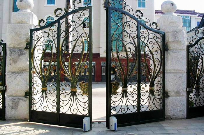 Mở cổng nhà theo thước lỗ ban dành cho biệt thự